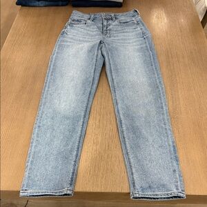 American Eagle Outfitters Light Blue Mom Straight Leg Jeans Size 0